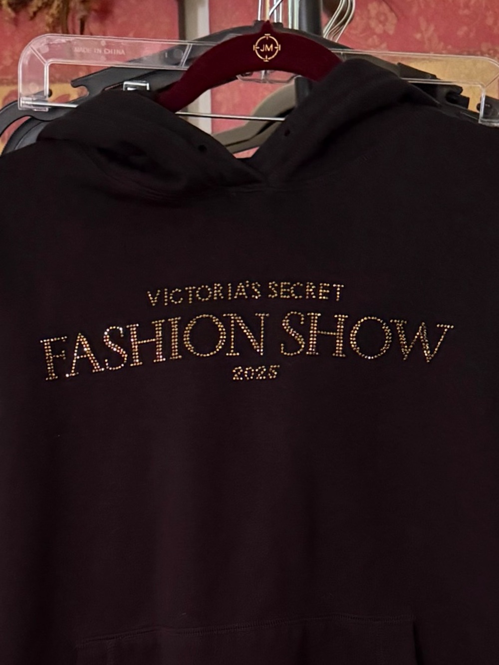 VICTORIA SECRET 2025 FASHION SHOW ICONIC BLACK HOODIE & GOLD BLING LOGO XL - Picture 9 of 10